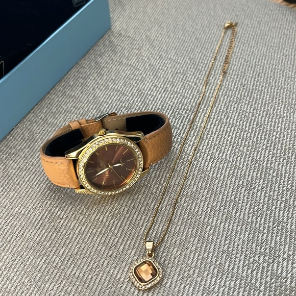 Bella & Rose Watch and Necklace Set - new in box - Picture 6 of 10